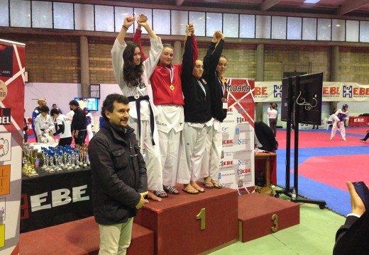 A orosá Sara Gacio Cendal logra a medalla de ouro en combate no open internacional de Moaña de taekwondo